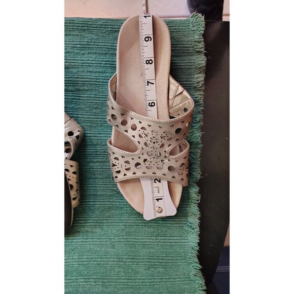 Croft&Barrow Women's Cutout Slip-On Metallic Brown Sandals - Picture 4 of 6